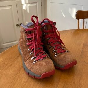 Danner Mountain 600 Leaf GTX Hiking Boots Size 8